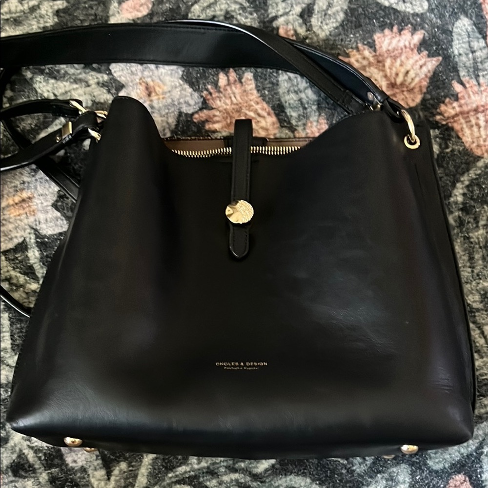 Classic Black Leather Shoulder Bag with Gold Accent